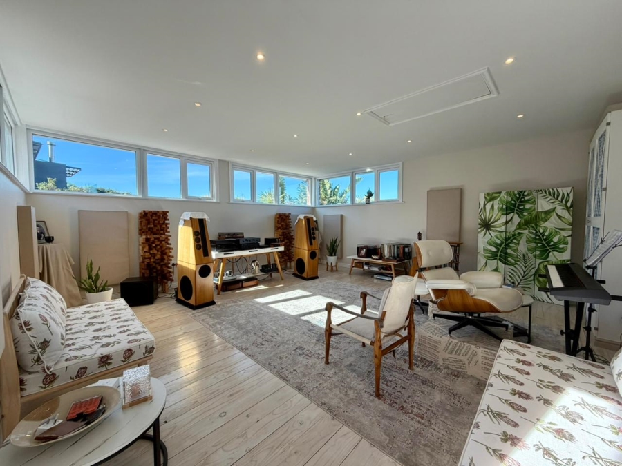 4 Bedroom Property for Sale in Constantia Kloof Western Cape